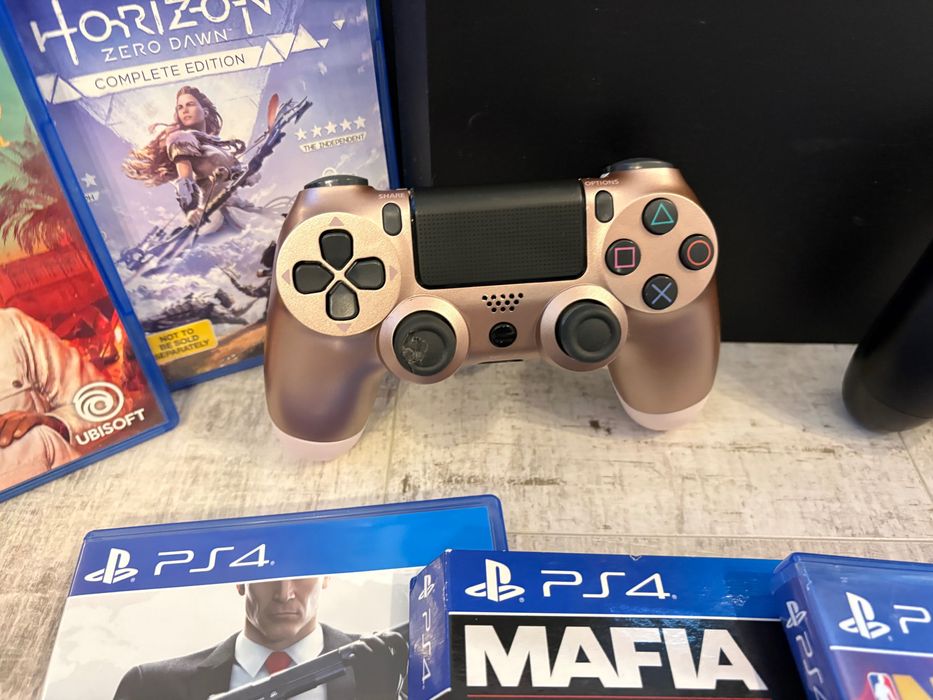 PlayStation 4 с 11 игри и 2 джойстика