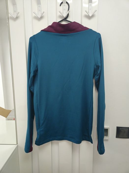 Bluza de fotbal Nike PSG NOUA! 60% REDUCERE 

Nu a fost purtată deloc.