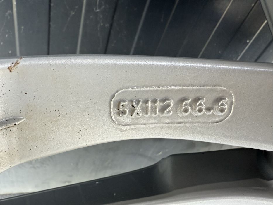 WV Audi 5x112/66.6 Оригинални 235/60/18 Зимни Дот 22