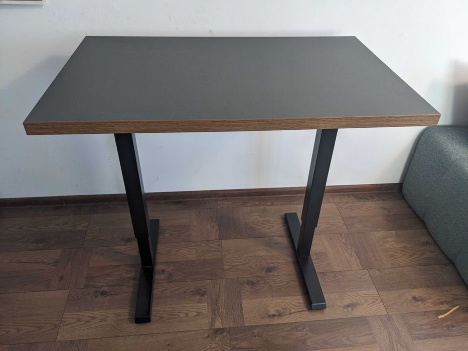 Ергономично бюро с регулираща се височина и дължина