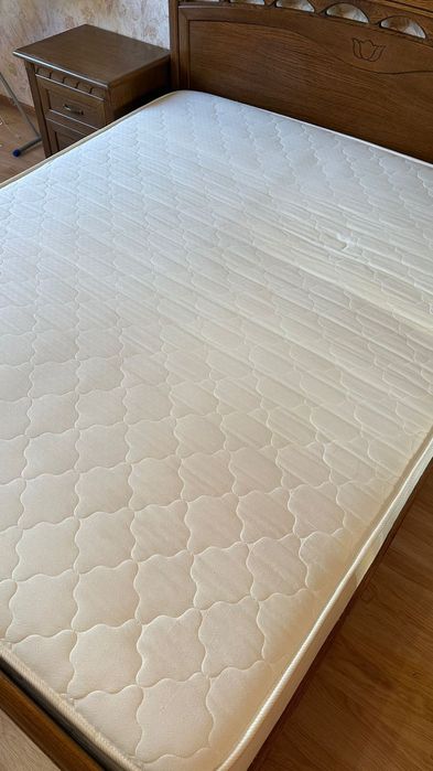 Продам кровать с тумбами