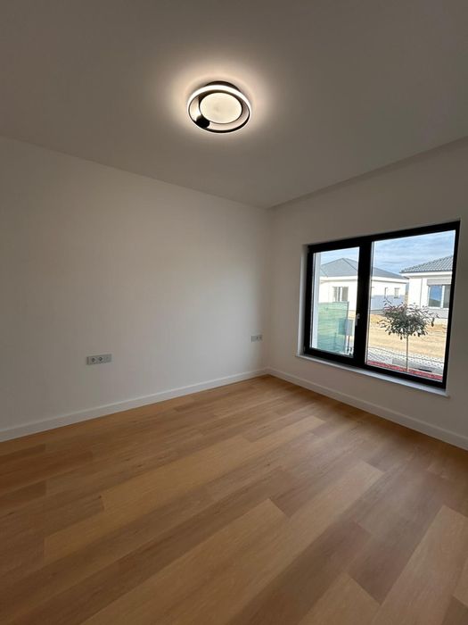 Casa premium de vânzare, cartier asfaltat - cartierul Olimp/Casandra.