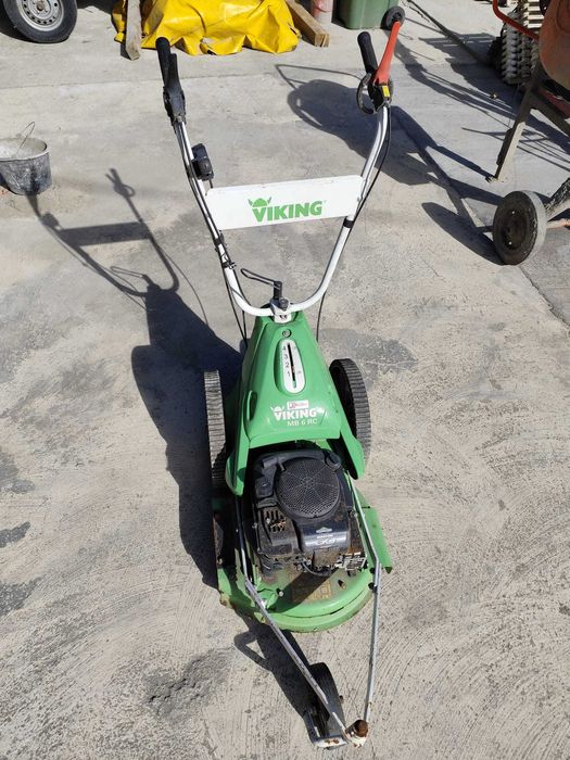 Vând săpătoare și o cositoare