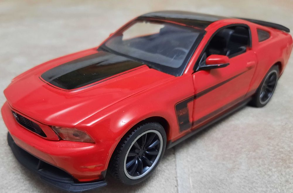 Машинка коллекционная модель