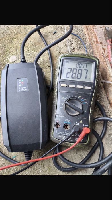 Incarcator 24 volti carut electric
