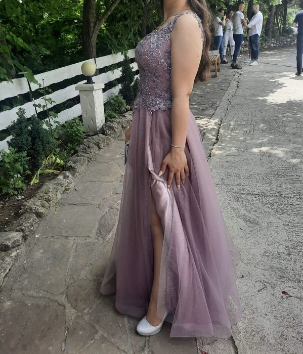 Бална рокля в цвят пепел от рози