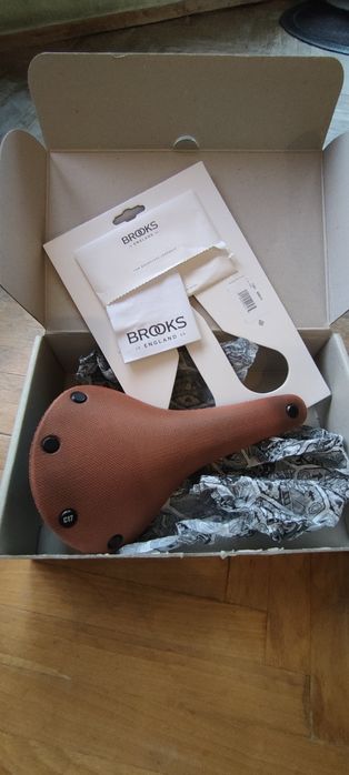 Две седалки/седалка  "Brooks" Cambium 17 кафява и "Brooks"prof.черна.