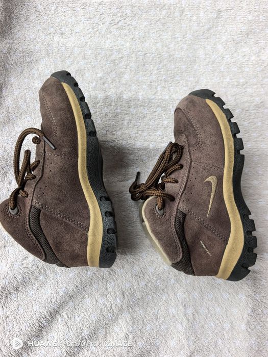 Детски велурени обувки nike номер 27 стелка 16см