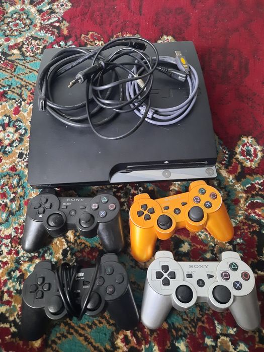 Playstation 3 slim  сотилади