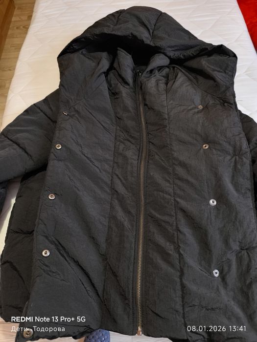 Продавам ново ,черно яке ONLY.