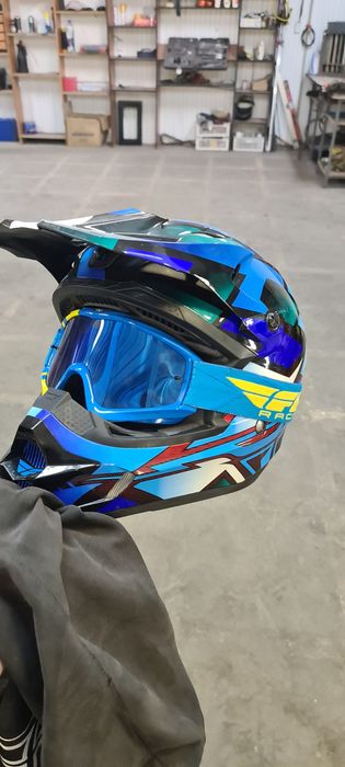 Продам кроссовый шлем FLY