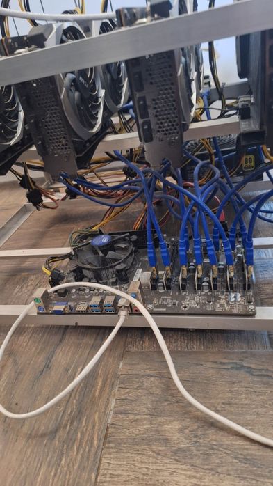 Крипто капачки, Mining rigs.