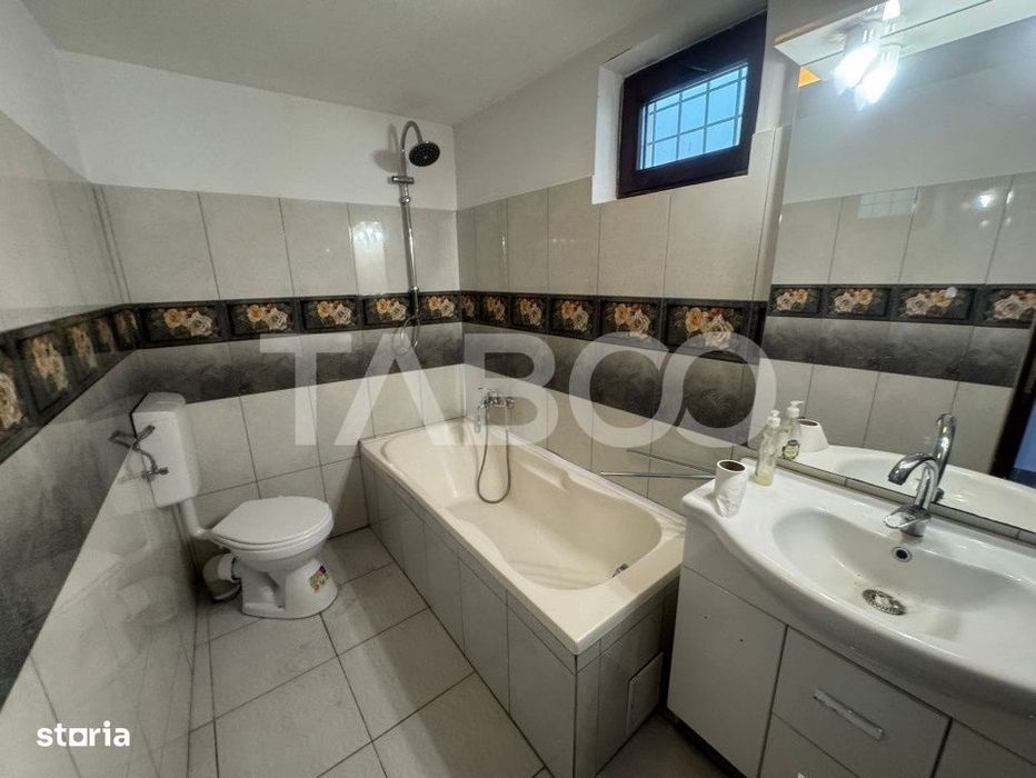 COMISION 0 - Spatiu comercial la strada cu 3 camere 73 mpu Dumbravii