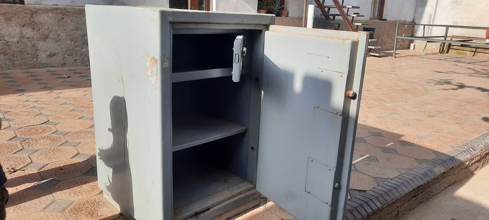 Сейф сотилади Рассийски