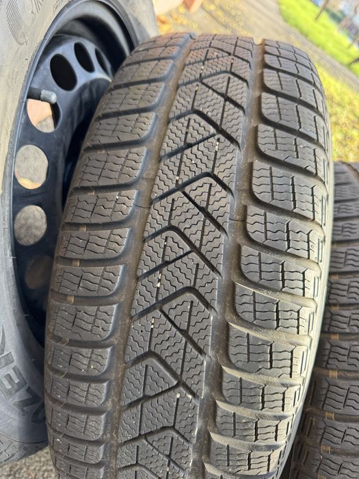 Roti / Anvelope VW Audi de Iarna Pirelli 215/60 R16 Dot 2223