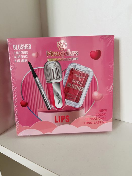 Со скидкой набор косметики!!!