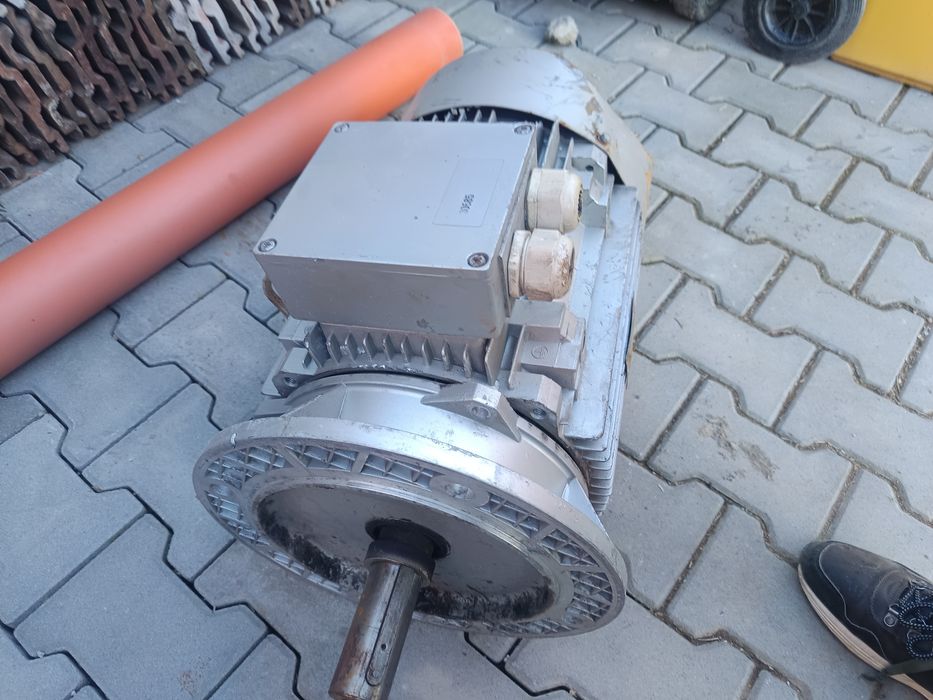 Vand motor trifazic