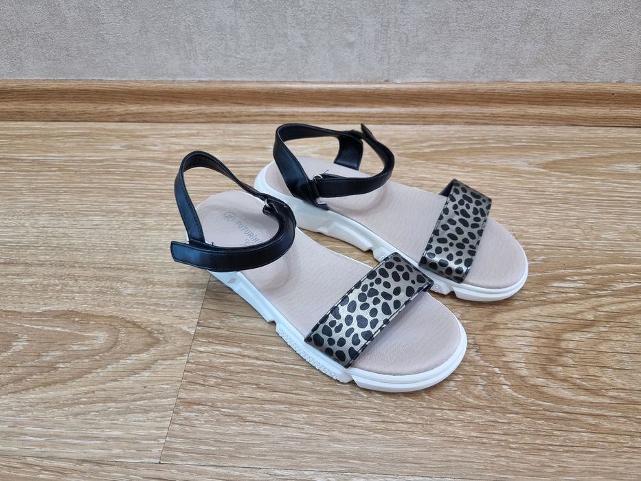 Новые сандалии 36 размер