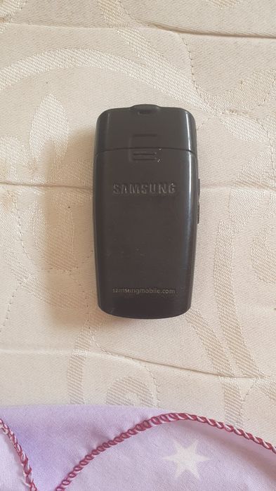 Samsung sgh x160 flip phone 
Funcționează perfect 
Fără alte accesorii