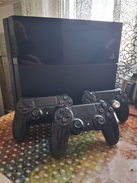 Продам Сони плейстейшен 4