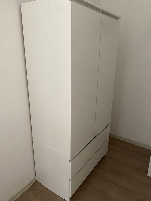 Шкаф белый в идеальном состоянии