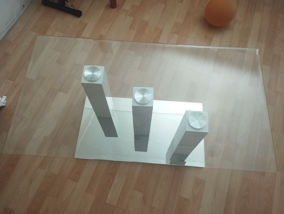 Продавам холна маса