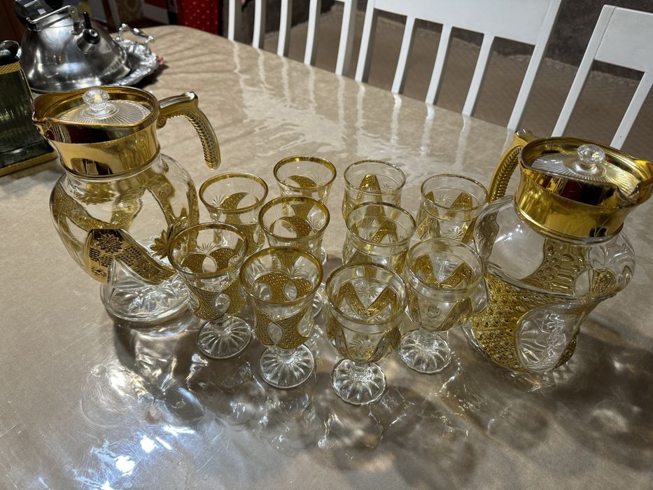 Бокалы и графины