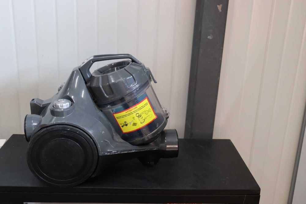 Прахосмукачка без торба Amazon Basics с HEPA 700W, 1,5л ПРОМОЦИЯ!