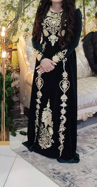 Vecherniy koylak sotiladi