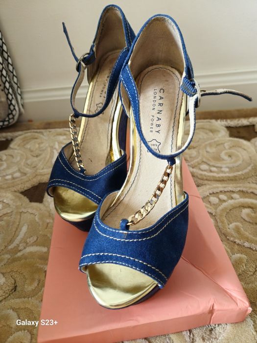 Продам босаножки