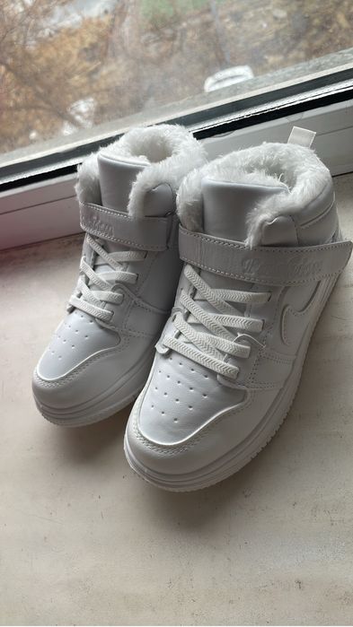 Кроссовки утепленные