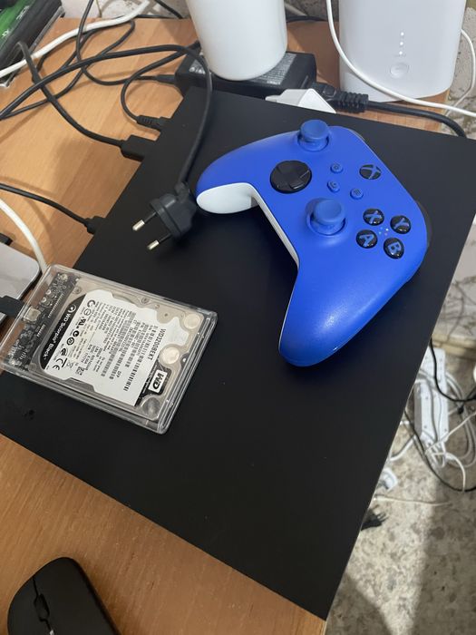 Продам X-box one X 1 терабайт