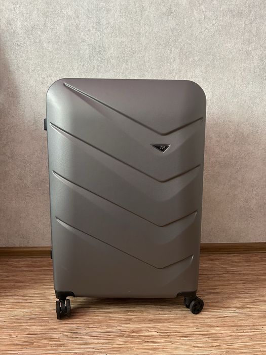 Продам Чемодан