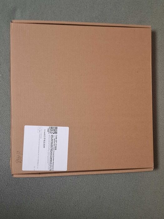 Ceas de perete negru pentru saloane de coafură și frizerii.