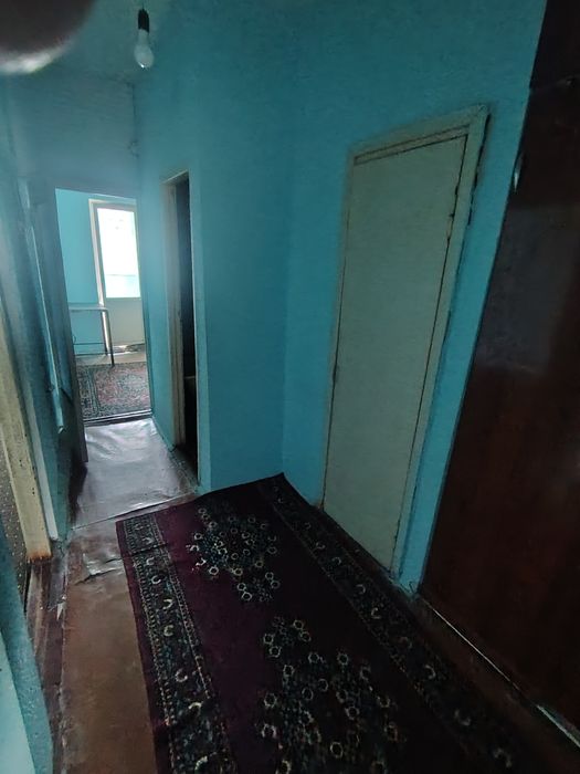 Uy sotiladi 2 xona 2 etaj o'rta podezd