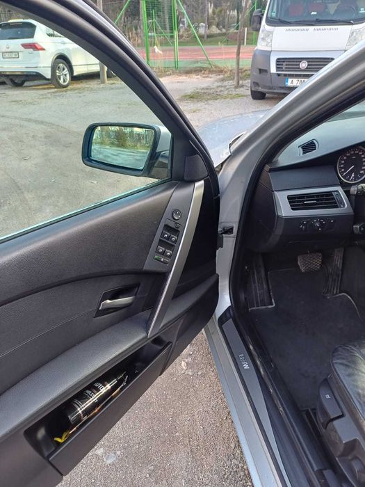 BMW 523 Автомобиль