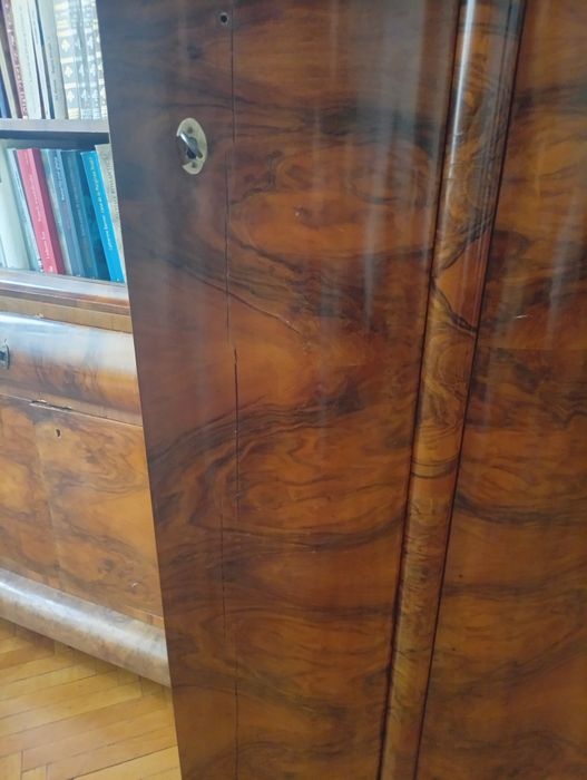 Dulap din lemn masiv