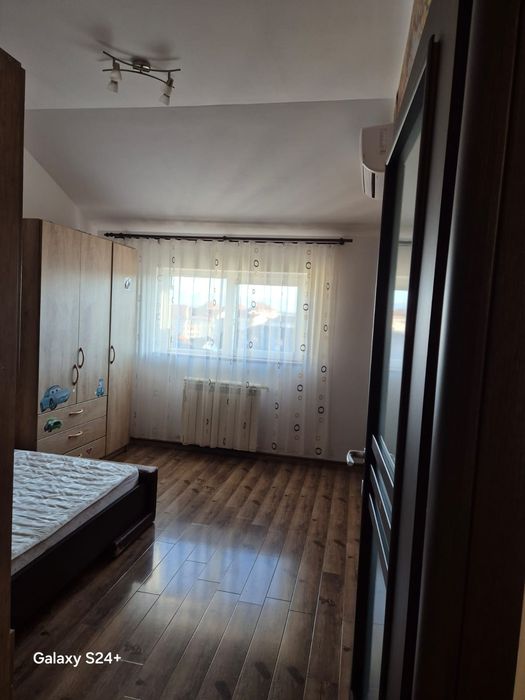 Inchiriez apartament