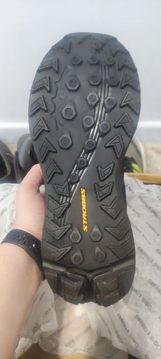 Продам кроссовки Strobbs