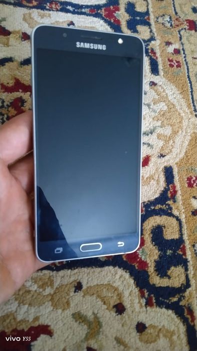 Продам  смартфон Самсунг Дж 5