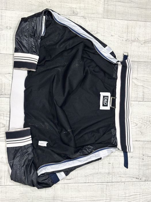 Продам ветровка от D&G