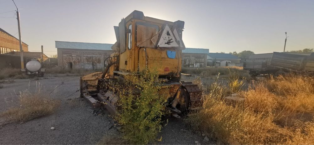 Бульдозер продам на запчасти