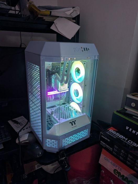 Okazie ‼️ Carcasa Thermaltake 250 plus baza B850i asus strix !