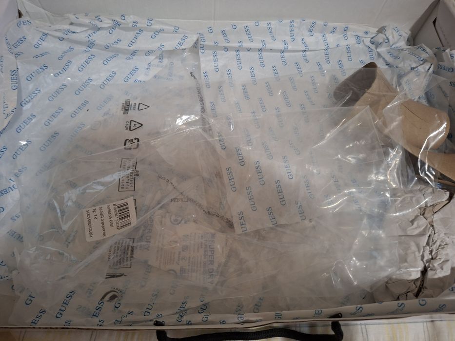 Guess нови ботуши + подарък кожено яке естествена  кожа сиво
