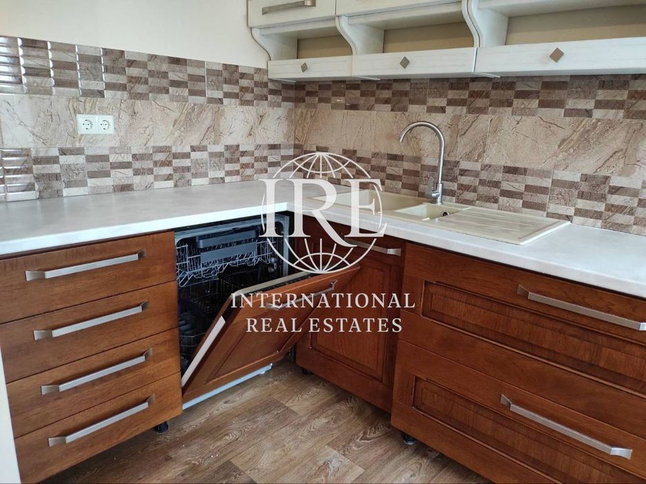 Продава се Тристаен апартамент в Варна, Бриз - 90 кв.м за 1672 €/кв.м - Снимка #1