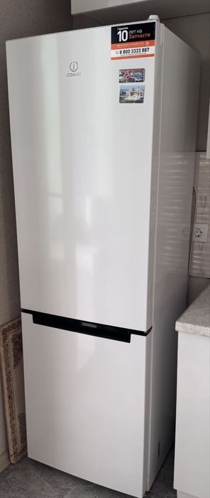 Холодильник indesit