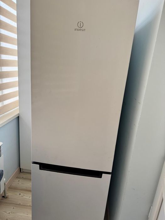 Холодильник indesit