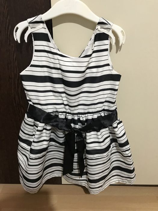 Rochie fete H&M 5-6 ani, 120 cm