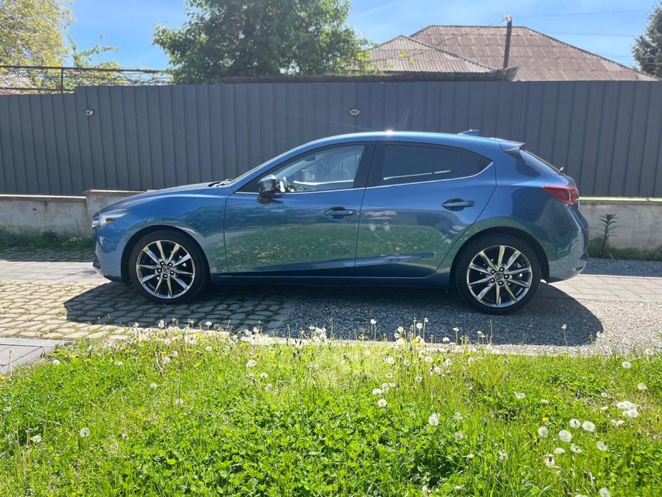 Mazda 3, motor 2.0 Skyactiv-G (aspirat natural, benzina), 120 CP, hatchback, fabricatie 2017, 130 000km, merge si arata impecabil
