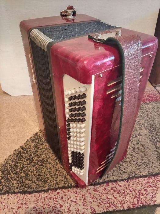 Баян сатылады новый